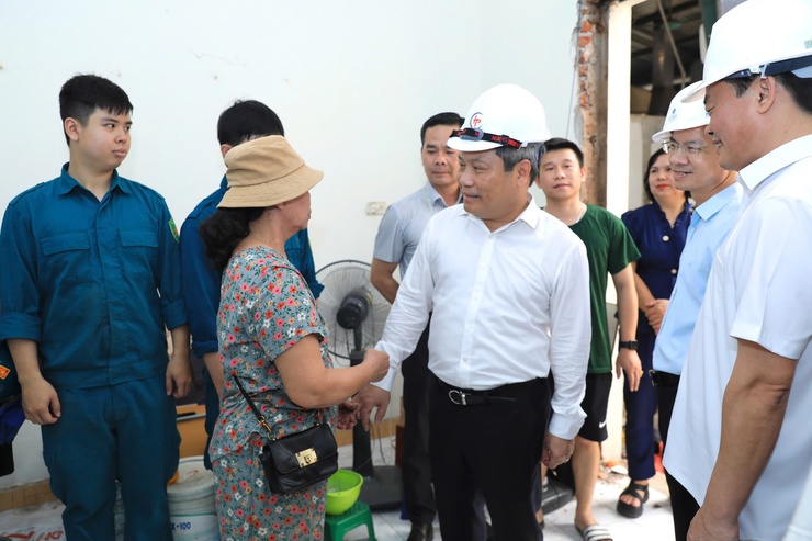 Chủ tịch Hà Nội Vũ Đại Thắng kiểm tra tiến độ hai dự án đầu tư xây dựng cầu Tứ Liên và cầu Trần Hưng Đạo- Ảnh 2.