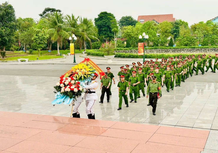 Công an thành phố Hà Nội báo công dâng Bác- Ảnh 1.