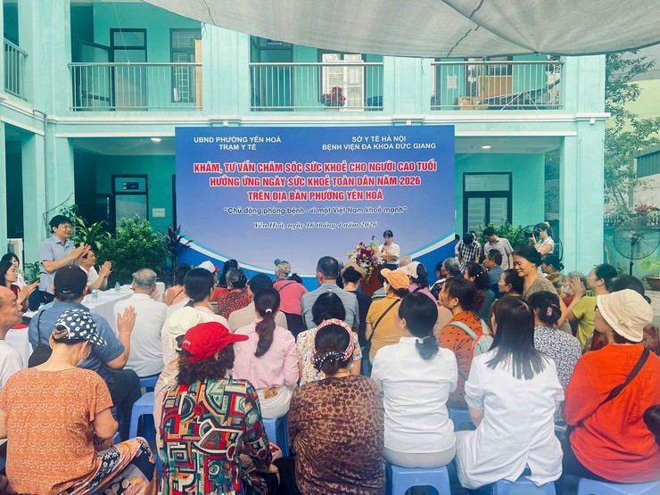 Gần 600 người cao tuổi phường Yên Hòa được khám sức khỏe miễn phí- Ảnh 1.