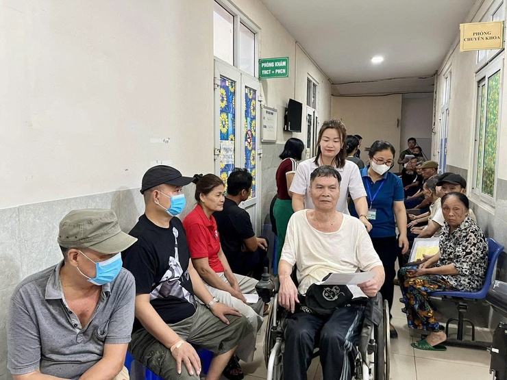 Lan tỏa yêu thương, chăm lo sức khỏe người khuyết tật tại phường Long Biên- Ảnh 2.