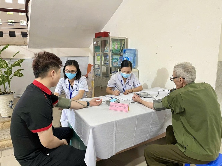 Lan tỏa yêu thương, chăm lo sức khỏe người khuyết tật tại phường Long Biên- Ảnh 4.