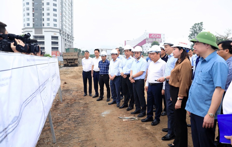 Chủ tịch Hà Nội Vũ Đại Thắng yêu cầu hoàn thành giải phóng mặt bằng dự án đường 70 và Quốc lộ 21B trong quý 2/2026- Ảnh 1.