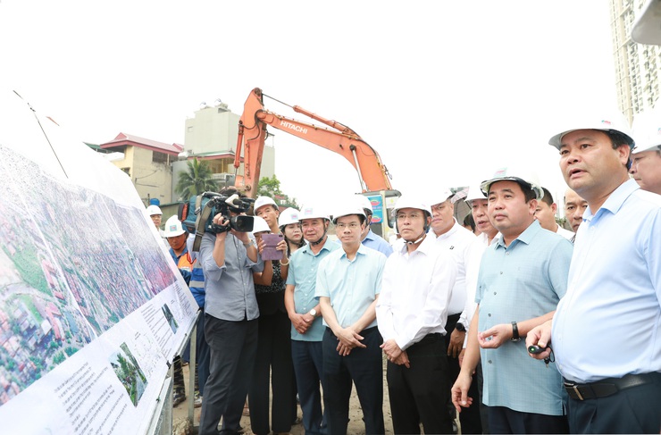 Bí thư Thành ủy Trần Đức Thắng tiếp tục kiểm tra thực địa các công trình, dự án trọng điểm của Thủ đô- Ảnh 5.