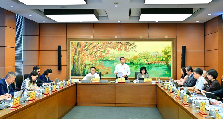 Đại biểu Quốc hội thành phố Hà Nội góp ý hoàn thiện dự thảo Nghị quyết về cơ chế, chính sách đột phá phát triển văn hóa Việt Nam- Ảnh 2.