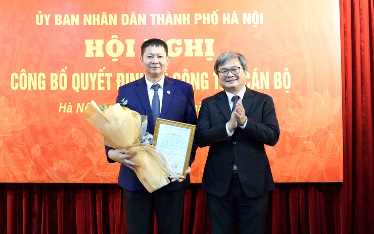 Đồng chí Phan Văn Phúc được bổ nhiệm giữ chức Giám đốc Trung tâm Phục vụ hành chính công thành phố Hà Nội- Ảnh 2.