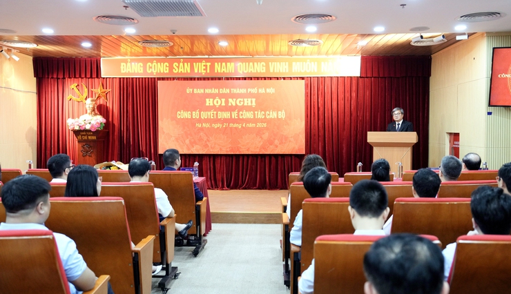 Đồng chí Phan Văn Phúc được bổ nhiệm giữ chức Giám đốc Trung tâm Phục vụ hành chính công thành phố Hà Nội- Ảnh 1.