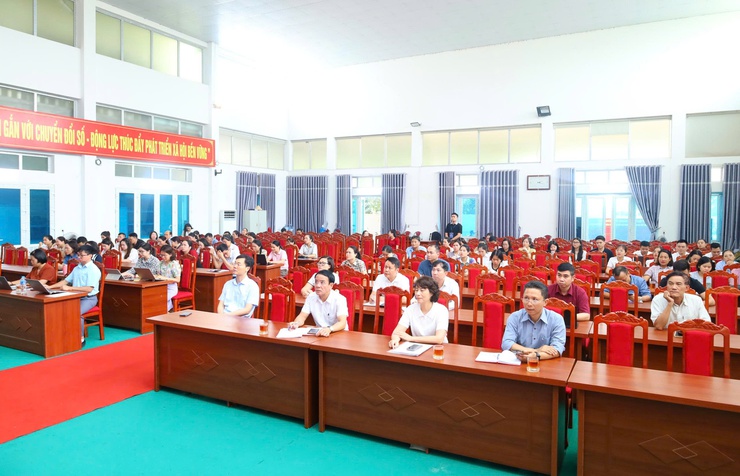 Phường Tùng Thiện tập huấn sử dụng Không gian làm việc số (HanoiWork)- Ảnh 2.