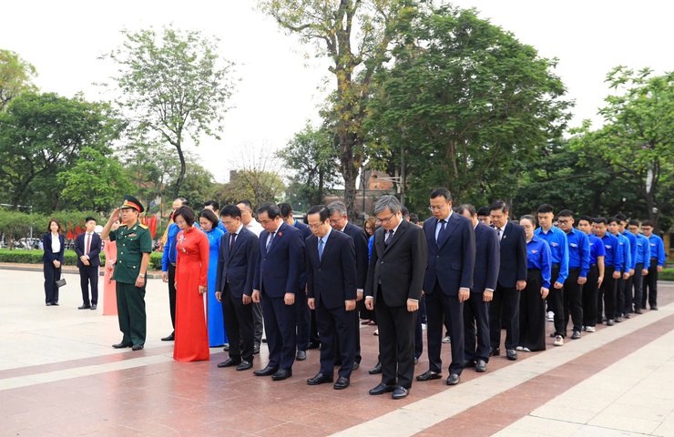 Lãnh đạo thành phố Hà Nội dâng hoa kỷ niệm 156 năm ngày sinh V.I.Lênin- Ảnh 2.