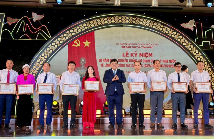 Sở Dân tộc và Tôn giáo thành phố Hà Nội đón nhận Bằng khen của Thủ tướng Chính phủ- Ảnh 4.