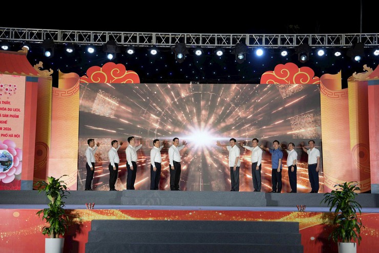 Thay Pagoda Festival opens cultural tourism week showcasing village craft specialties- Ảnh 2.