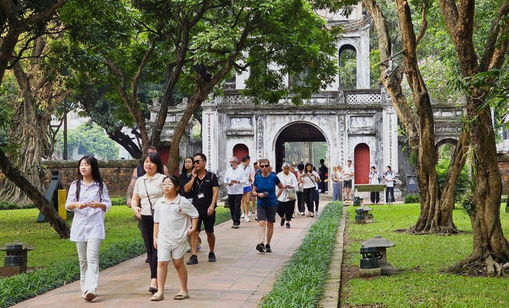 Nhiều di tích lịch sử, văn hóa ở Hà Nội hút khách dịp nghỉ lễ Giỗ Tổ Hùng Vương- Ảnh 2.