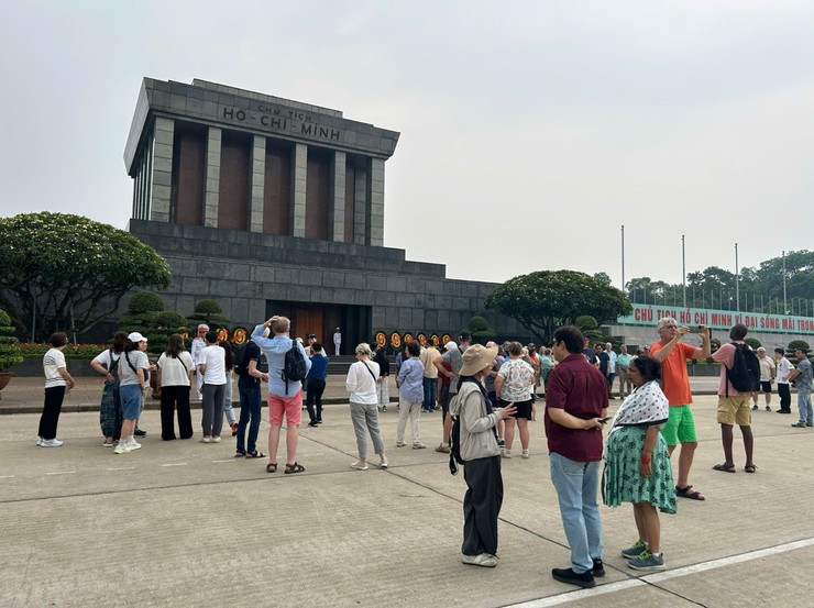 Nhiều di tích lịch sử, văn hóa ở Hà Nội hút khách dịp nghỉ lễ Giỗ Tổ Hùng Vương- Ảnh 1.