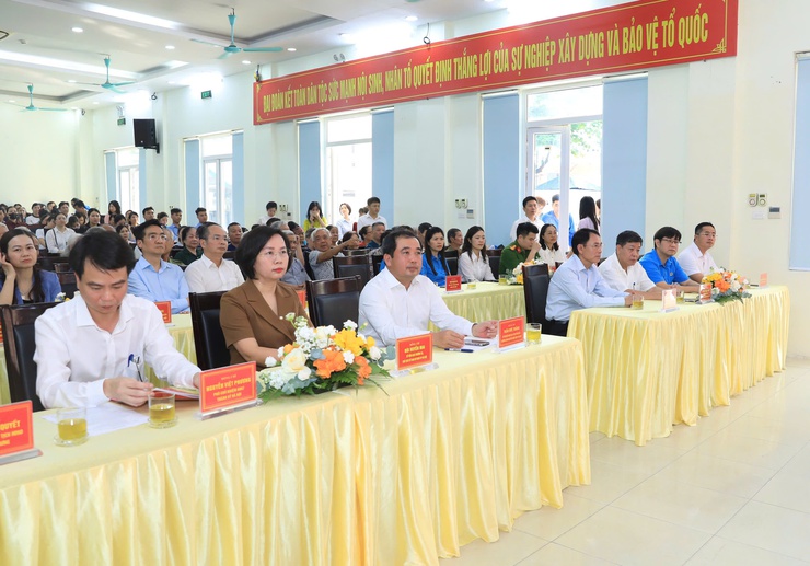 Bí thư Thành ủy Trần Đức Thắng thăm, tặng quà gia đình chính sách, công nhân, người lao động khó khăn phường Kiến Hưng- Ảnh 1.