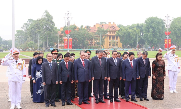 Lãnh đạo Trung ương, thành phố Hà Nội viếng Chủ tịch Hồ Chí Minh và các Anh hùng liệt sĩ- Ảnh 1.