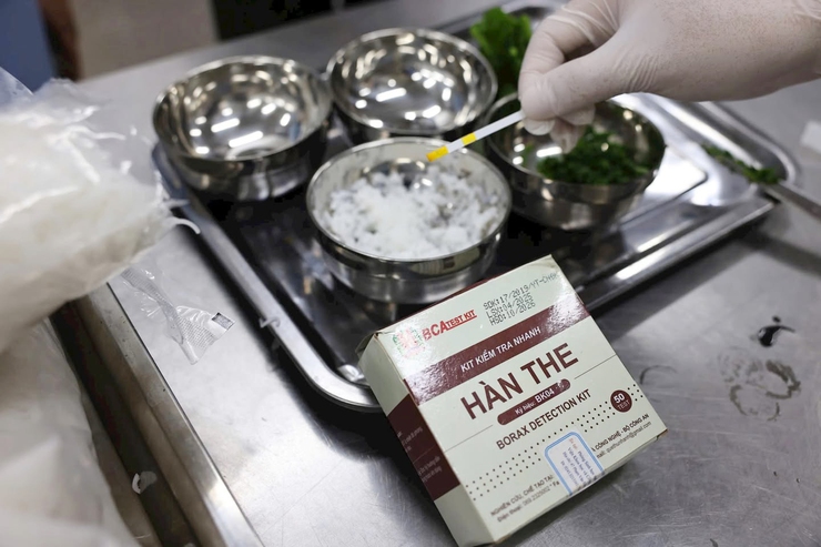 Phường Cửa Nam kiểm tra đột xuất bếp ăn tập thể tại 02 trường học trên địa bàn- Ảnh 2.