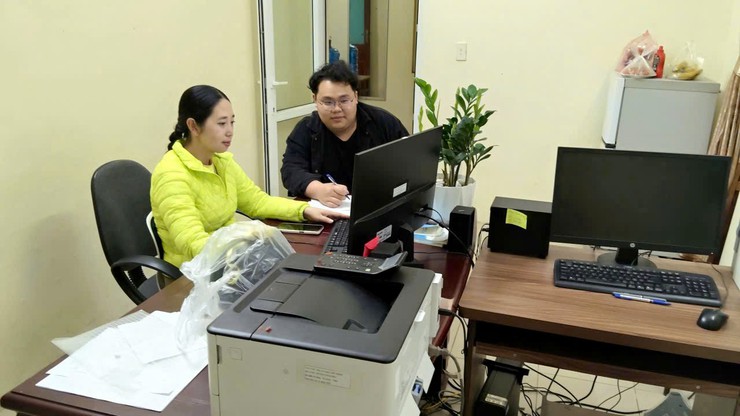 Sơn Tây triển khai mô hình sinh viên hỗ trợ chuyển đổi số, nâng cao hiệu quả cải cách hành chính- Ảnh 1.