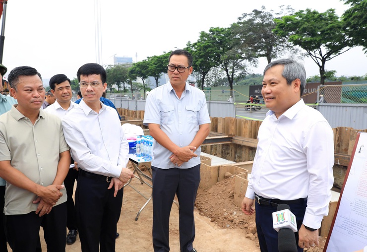 Chủ tịch UBND Thành phố Vũ Đại Thắng: Đẩy nhanh tiến độ 2 dự án khẩn cấp chống ngập, bổ cập nước sông Tô Lịch- Ảnh 8.