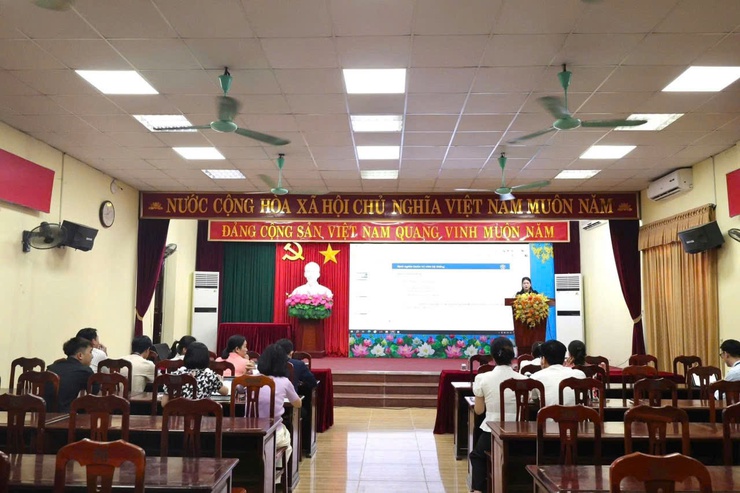 Xã Thường Tín tổ chức hội nghị tập huấn Hệ thống làm việc số HanoiWork: Bước chuyển từ ứng dụng công nghệ sang đổi mới phương thức làm việc- Ảnh 1.