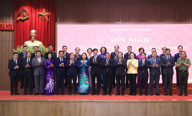 Trao Quyết định của Bộ Chính trị phân công, chỉ định đồng chí Trần Đức Thắng giữ chức Bí thư Thành ủy Hà Nội- Ảnh 6.