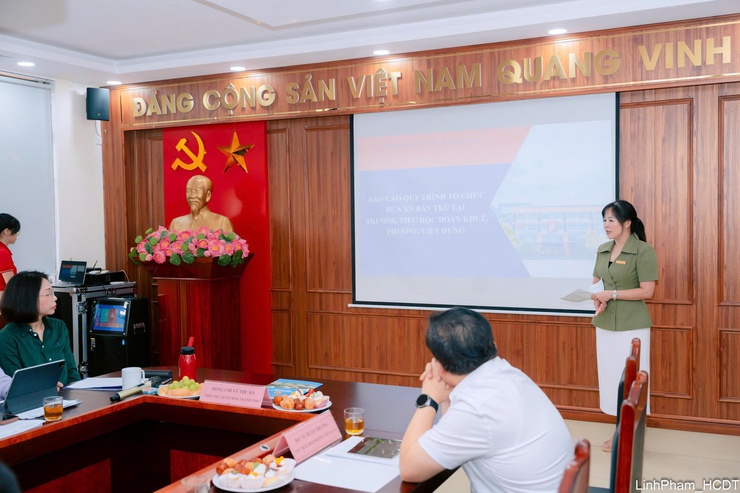 Phó Chủ tịch UBND Thành phố Vũ Thu Hà khảo sát công tác tổ chức bữa ăn bán trú tại Trường Tiểu học Đoàn Khuê- Ảnh 4.