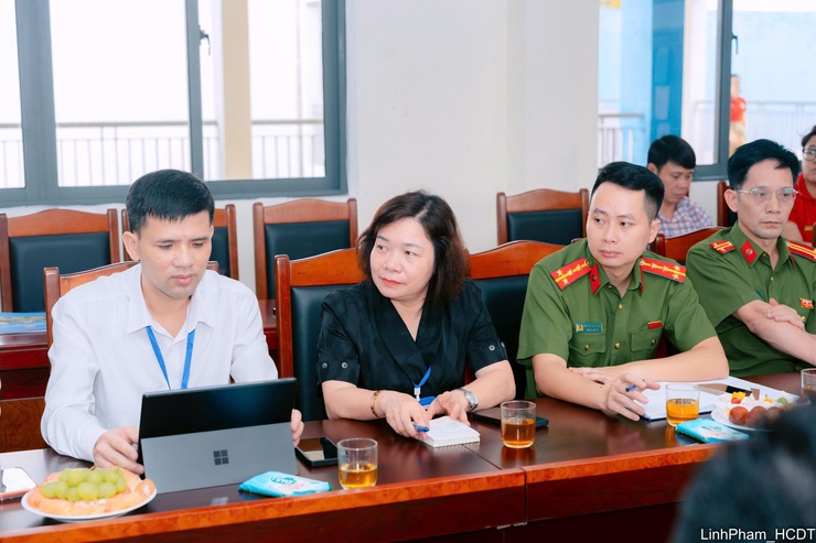 Phó Chủ tịch UBND Thành phố Vũ Thu Hà khảo sát công tác tổ chức bữa ăn bán trú tại Trường Tiểu học Đoàn Khuê- Ảnh 9.