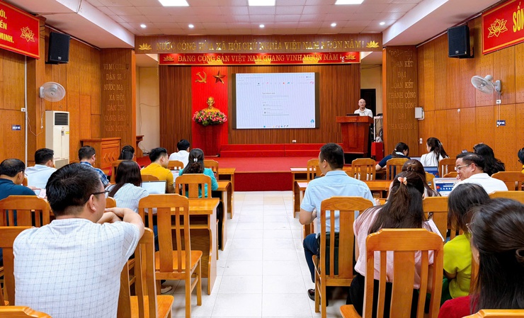 Thanh Liệt: Tập huấn sử dụng không gian làm việc số “HanoiWork” cho cán bộ, công chức, viên chức- Ảnh 1.