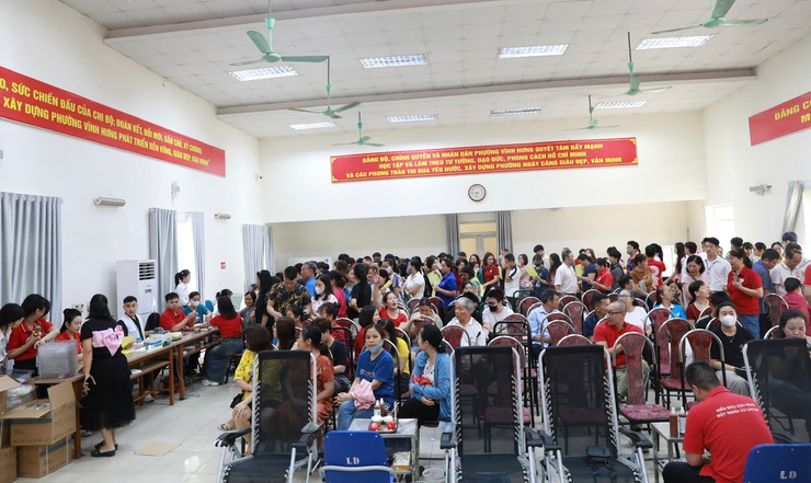 Phường Vĩnh Hưng: Sôi nổi Ngày hội hiến máu tình nguyện "Giọt hồng đất Việt"- Ảnh 3.