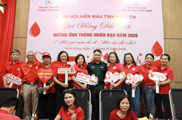 Phường Vĩnh Hưng: Sôi nổi Ngày hội hiến máu tình nguyện "Giọt hồng đất Việt"- Ảnh 4.