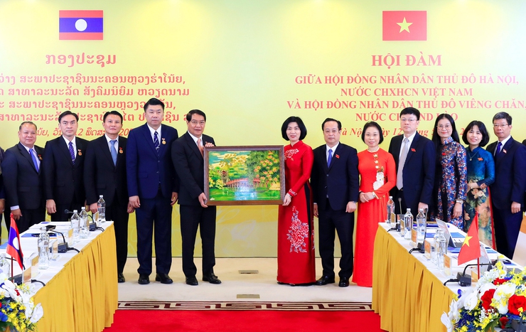 Hội đàm, trao đổi kinh nghiệm hoạt động cơ quan dân cử giữa Thủ đô Hà Nội và Thủ đô Viêng Chăn- Ảnh 6.