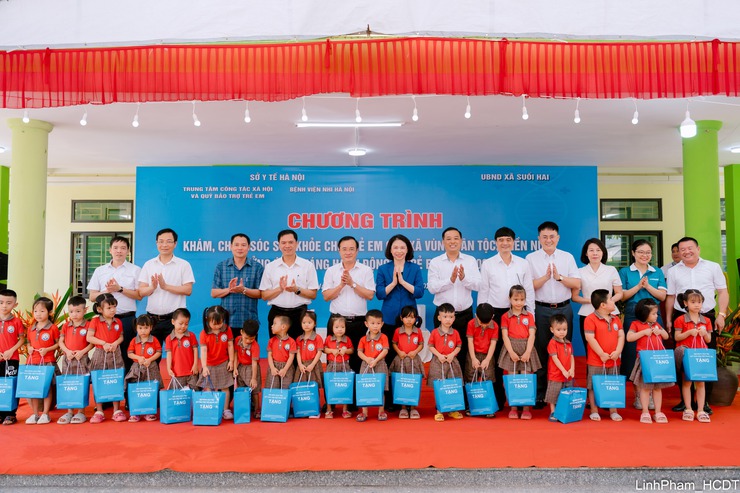 Hà Nội triển khai khám, chăm sóc sức khỏe cho trẻ em các xã vùng dân tộc, miền núi- Ảnh 1.