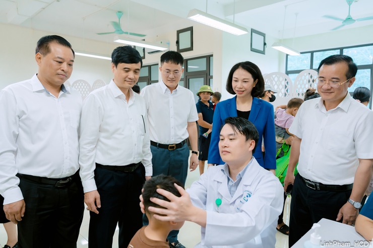 Hà Nội triển khai khám, chăm sóc sức khỏe cho trẻ em các xã vùng dân tộc, miền núi- Ảnh 5.