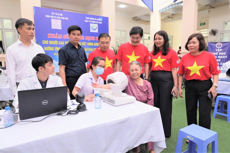 Ngành Y tế Hà Nội hướng dẫn chuyên môn khám sức khỏe định kỳ cho người dân và trẻ em dưới 6 tuổi- Ảnh 1.