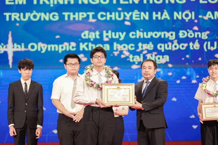 Bí thư Thành ủy Hà Nội Trần Đức Thắng: Đầu tư cho giáo dục là đầu tư cho tương lai Thủ đô- Ảnh 5.