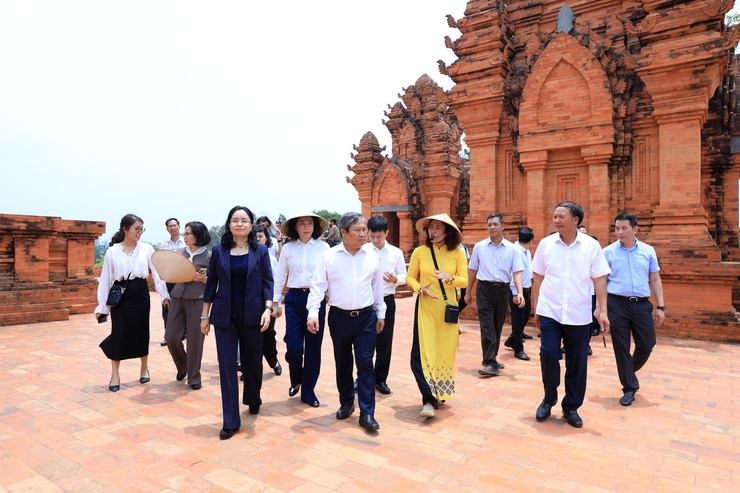 Tiếp nhận Làng Văn hóa - Du lịch các dân tộc Việt Nam sẽ mở “cú hích” chiến lược cho trục phát triển phía Tây Thủ đô- Ảnh 1.
