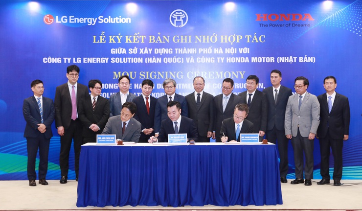 Hà Nội ký biên bản ghi nhớ hợp tác triển khai Dự án lắp đặt trạm đổi pin cho xe máy điện- Ảnh 5.