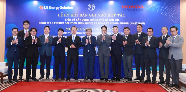Hà Nội ký biên bản ghi nhớ hợp tác triển khai Dự án lắp đặt trạm đổi pin cho xe máy điện- Ảnh 7.