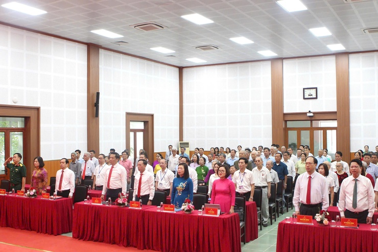 Đảng ủy phường Long Biên tổ chức trao Huy hiệu Đảng đợt 19/5/2026- Ảnh 1.