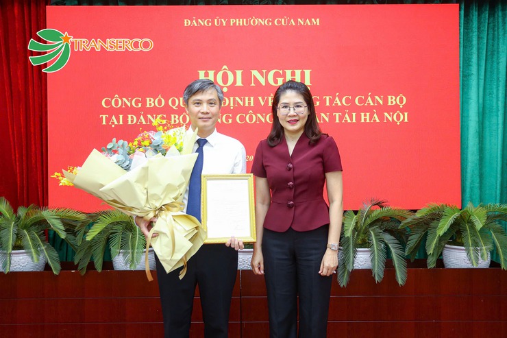 Trao quyết định chuẩn y Bí thư Đảng ủy Tổng công ty Vận tải Hà Nội nhiệm kỳ 2025 - 2030- Ảnh 1.