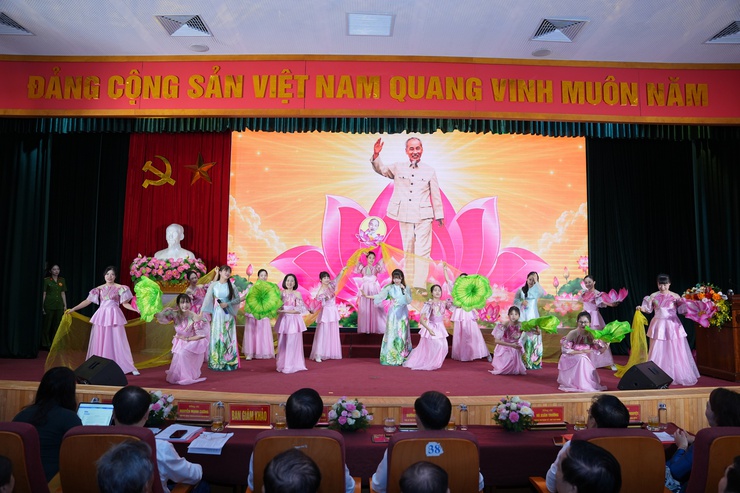 Phường Việt Hưng tổ chức thành công Chung khảo Hội thi Báo cáo viên, tuyên truyền viên giỏi năm 2026- Ảnh 6.