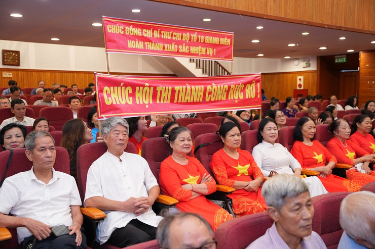 Phường Việt Hưng tổ chức thành công Chung khảo Hội thi Báo cáo viên, tuyên truyền viên giỏi năm 2026- Ảnh 8.