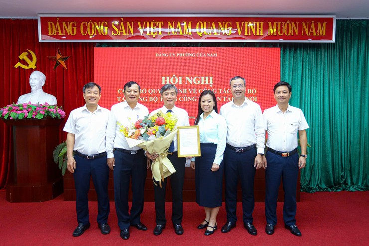 Trao quyết định chuẩn y Bí thư Đảng ủy Tổng công ty Vận tải Hà Nội nhiệm kỳ 2025 - 2030- Ảnh 2.