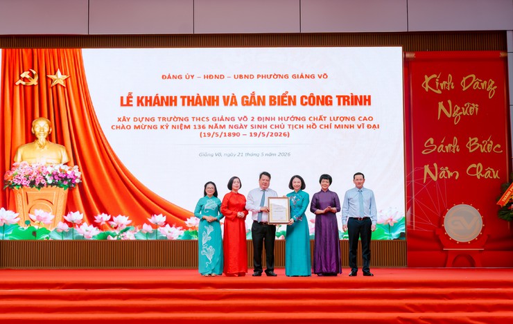 Khánh thành, gắn biển công trình Trường THCS Giảng Võ 2 định hướng chất lượng cao- Ảnh 2.