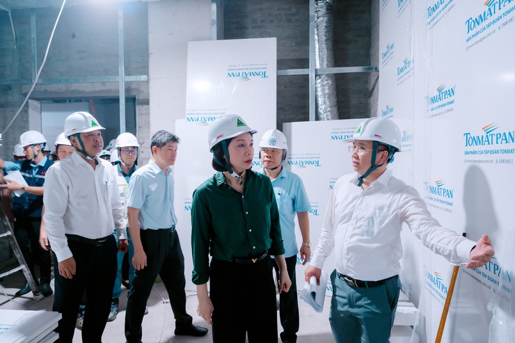 Phó Chủ tịch UBND Thành phố Vũ Thu Hà thúc tiến độ dự án xây dựng Bệnh viện Tim Hà Nội cơ sở 2- Ảnh 2.