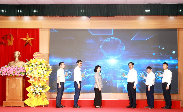 Phường Xuân Phương ra mắt mô hình truyền thông trực tuyến hỗ trợ giải đáp thủ tục hành chính- Ảnh 4.