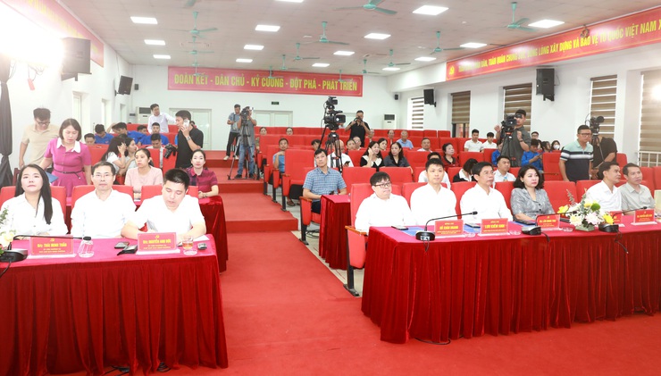 Phường Xuân Phương ra mắt mô hình truyền thông trực tuyến hỗ trợ giải đáp thủ tục hành chính- Ảnh 1.