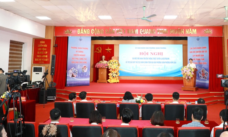Phường Xuân Phương ra mắt mô hình truyền thông trực tuyến hỗ trợ giải đáp thủ tục hành chính- Ảnh 2.