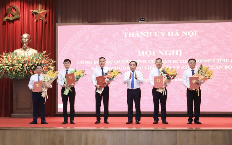 Công bố các quyết định của Ban Bí thư Trung ương Đảng và Ban Thường vụ Thành ủy Hà Nội về công tác cán bộ- Ảnh 1.