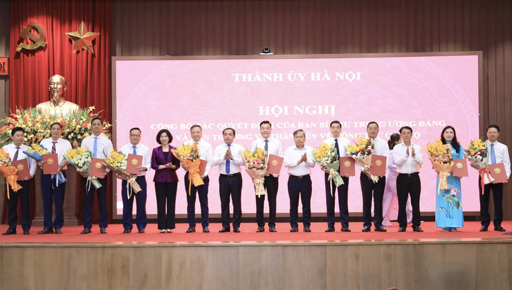 Công bố các quyết định của Ban Bí thư Trung ương Đảng và Ban Thường vụ Thành ủy Hà Nội về công tác cán bộ- Ảnh 2.