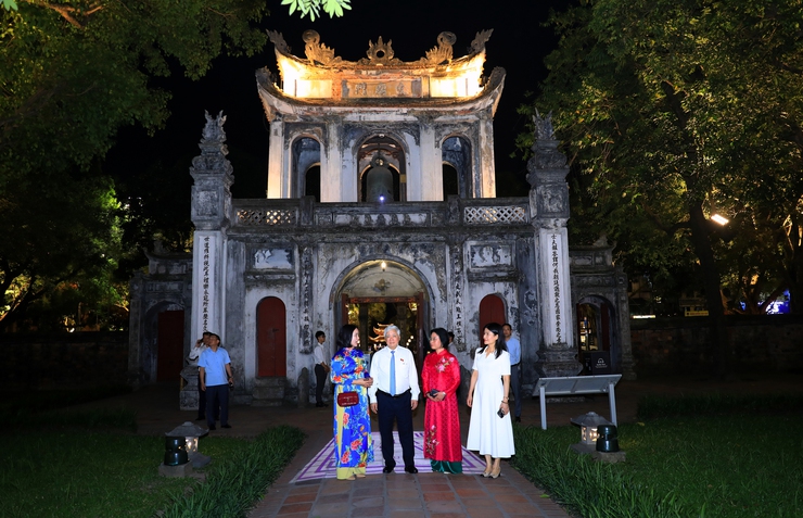 Đoàn Đại biểu dự Hội nghị HĐND toàn quốc trải nghiệm chương trình Tinh hoa Đạo học tại Di tích Quốc gia đặc biệt Văn Miếu - Quốc Tử Giám- Ảnh 5.