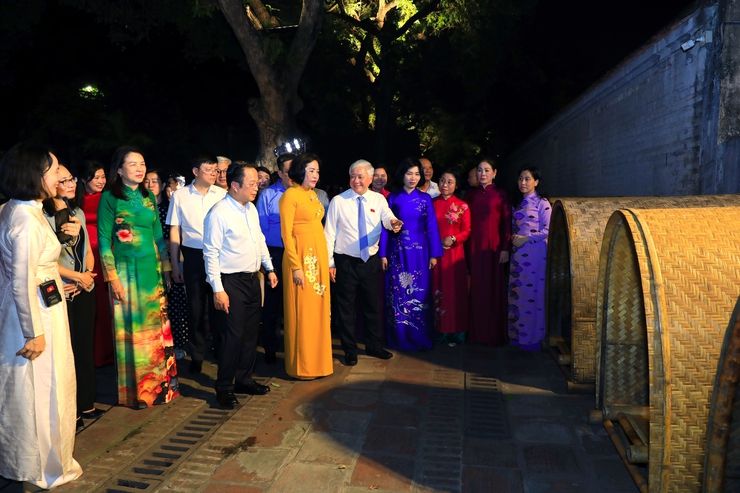 Đoàn Đại biểu dự Hội nghị HĐND toàn quốc trải nghiệm chương trình Tinh hoa Đạo học tại Di tích Quốc gia đặc biệt Văn Miếu - Quốc Tử Giám- Ảnh 9.
